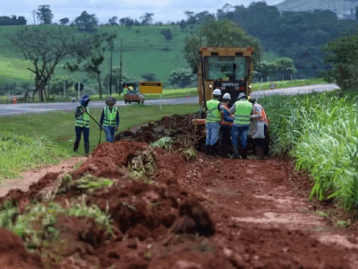 Trecho da MG-050 passa por obras de duplicação em Passos