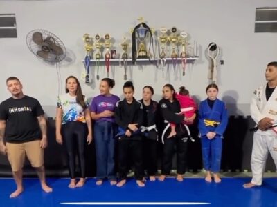 Mulheres participam de encontro especial de defesa pessoal no Ginásio de Esportes